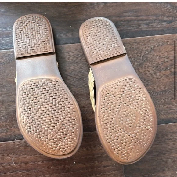 Sbicca Abalone leather flip flops sandals in natural color - Picture 3 of 8